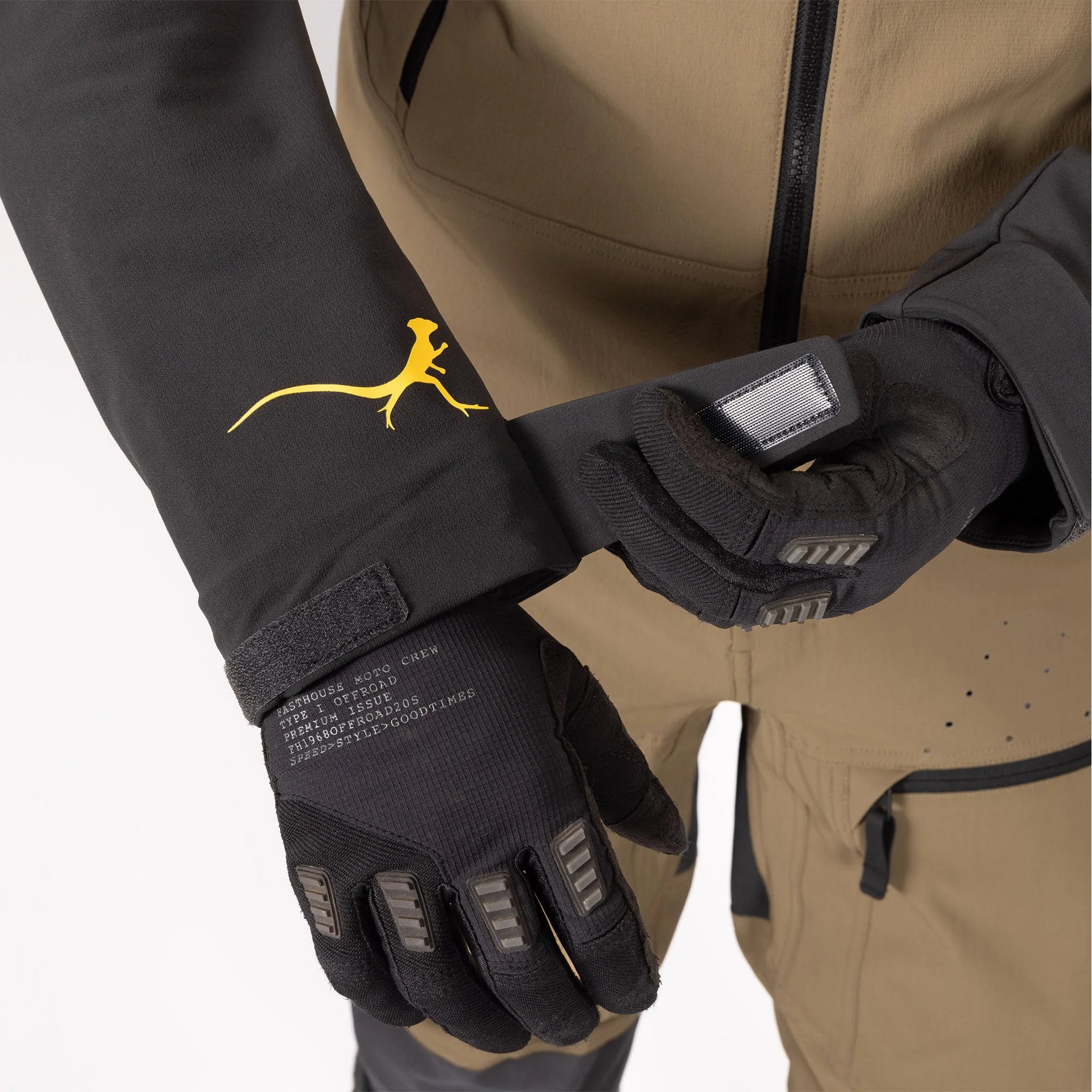 Surveyor Soft Shell Jacket - Image 9